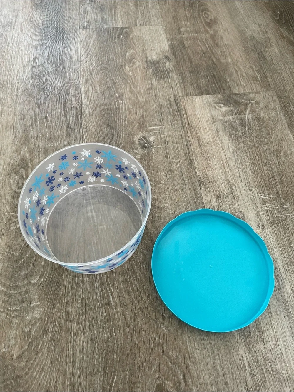Blue Snowflake Round Storage Container with Lid